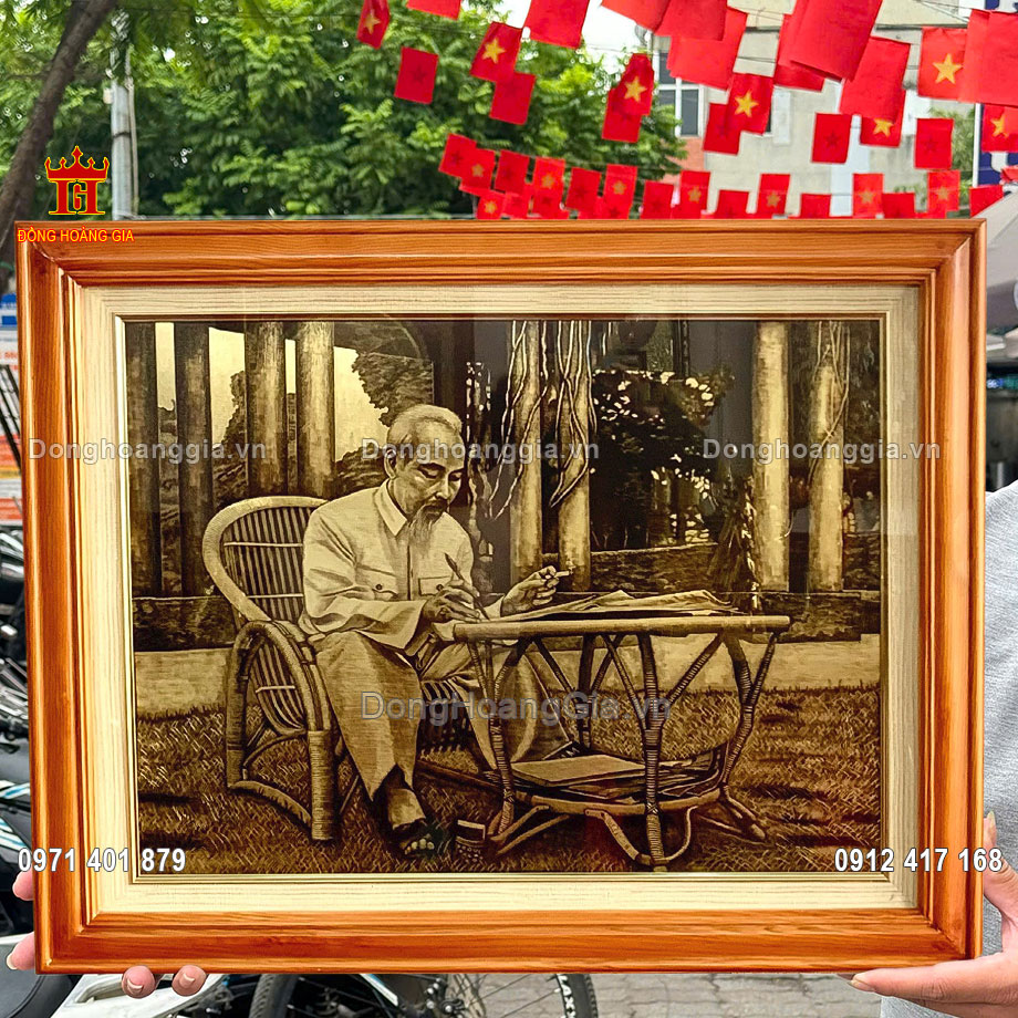 Tranh Bác Hồ được bày trí trong phòng khách, phòng làm việc ý nghĩa